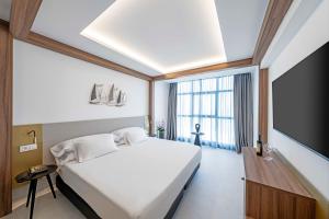 Łóżko lub łóżka w pokoju w obiekcie Hotel Faranda Rias Altas, Ascend Hotel Collection