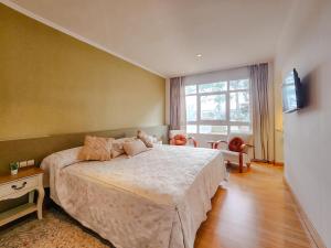 Łóżko lub łóżka w pokoju w obiekcie Hotel Faranda Rias Altas, Ascend Hotel Collection