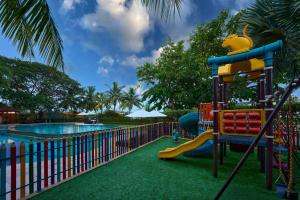 Bazén v ubytování Crowne Plaza Kochi by IHG nebo v jeho okolí