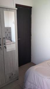 Postel nebo postele na pokoji v ubytování Elegant Sea View Cozy room with Private Balcony - Room inside Apartment