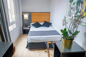 Ένα ή περισσότερα κρεβάτια σε δωμάτιο στο Hotel Faranda Pathos Gijón, Ascend Hotel Collection