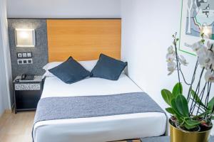 Ένα ή περισσότερα κρεβάτια σε δωμάτιο στο Hotel Faranda Pathos Gijón, Ascend Hotel Collection