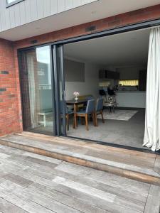 En balkon eller terrasse på The perfect Christchurch Escape + 10 billeder