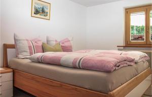 Postel nebo postele na pokoji v ubytování Ferienwohnung - Wald Am Arlb, + 3 fotografie
