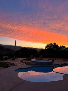 Gallery image of Stunning views with pool, spa, firepit, game court and BBQ in Ahwahnee