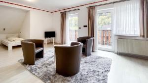 a living room with chairs and a table and a television at Smart Resorts B&B1 BB1 135 in Winterberg