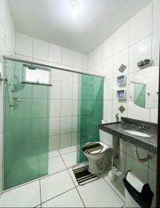a bathroom with a shower and a toilet and a sink at Casa de temporada imperatriz Ma in Imperatriz