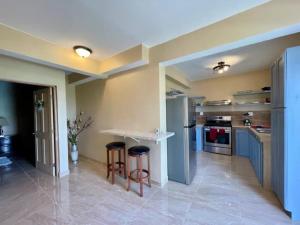 Imagen de la galería de Hibiscus a New Spacious Apartment with a Sea View and Perfect Location, en Contant