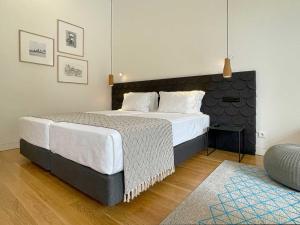 a bedroom with a large bed in a room at Essência Portuense Studios in Porto