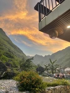 a view of a valley with mountains in the background at Mèo Vạc Beehive House in Mèo Vạc