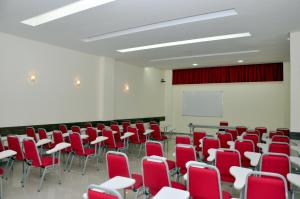 a lecture room with red chairs and a whiteboard at Machado´s Plaza Hotel in Belém +32 photos