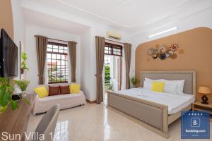 Giường trong phòng chung tại Sun Villa 14 - Free Bida - Karaoke - Đi Bộ Ra Bãi Thùy Vân 200 Met