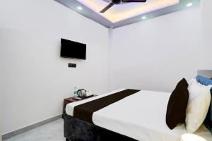 Postel nebo postele na pokoji v ubytování Hotel O Karan Residency