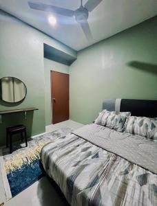 Postel nebo postele na pokoji v ubytování RR Homestay Yong Peng