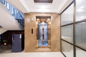 a hallway with a door in a building at Collection O THE CAPITAL HOTEL in Vijayawada +10 photos
