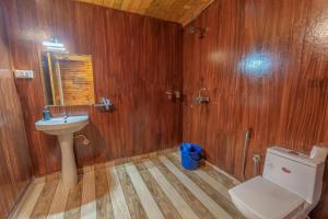 Koupelna v ubytování Hitide Beach Resort + 37 fotografií