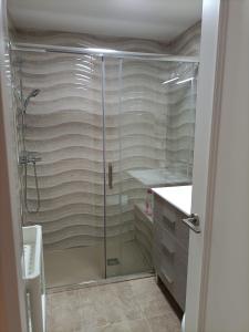 Koupelna v ubytování Apto Palacios con Piscina y Parking