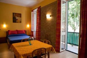 A bed or beds in a room at Abba De Mar