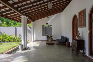 Ruang duduk di Mudliyar House