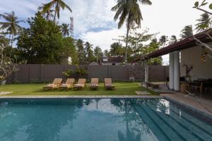 Kolam renang di atau dekat dengan Mudliyar House