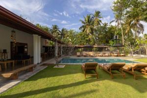 Kolam renang di atau dekat dengan Mudliyar House
