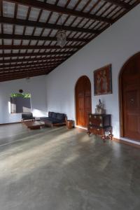 Ruang duduk di Mudliyar House