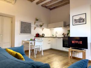 Gallery image of Cosy Navigli Apartment in Milan
