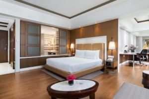 Postel nebo postele na pokoji v ubytování Crowne Plaza New Delhi Okhla by IHG