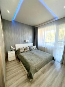 Postel nebo postele na pokoji v ubytování Downtown Dream Apartmans + 37 fotografií