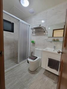 Un baño de 玩樂夷夏民宿