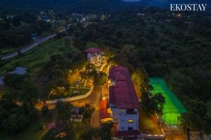 カルジャットにあるEKOSTAY - Amanta Villas- 15BHK & 21BHK with Complimentary DJ for 21BHK I 2 Pools I 2 Turfsの丘の上の家屋 +57枚の写真