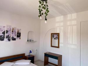 Posteľ alebo postele v izbe v ubytovaní Palmos Self-Catering Apartment with sea view
