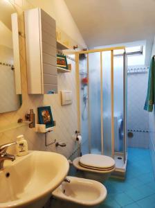 a bathroom with a shower and a toilet and a sink at Appartamento Hygge House in Montecatini Terme +20 photos