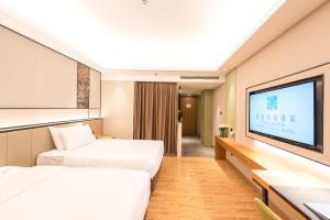 TV a/nebo společenská místnost v ubytování Rising Dragon International Hotel