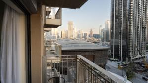 Nespecifikovaný výhled na destinaci Dubaj nebo výhled na město při pohledu z apartmánu