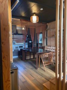 a kitchen and dining room with a table in a house at Guest House Hasegawa in Sakaki