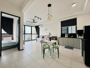 Η κουζίνα ή μικρή κουζίνα στο 12 pax luxury seaview infinity pool apartment