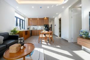 Η κουζίνα ή μικρή κουζίνα στο Urchin Apartment