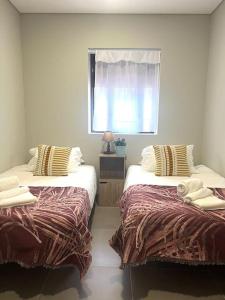 Ένα ή περισσότερα κρεβάτια σε δωμάτιο στο Pergola House - Typical Porto House +44 φωτογραφίες