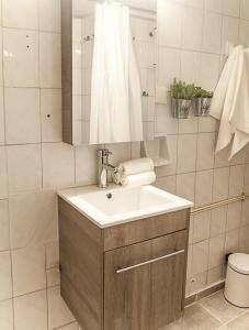 Kúpeľňa v ubytovaní Fiλoξεnia in Gazi- Athens center Apartment + 3 fotografie