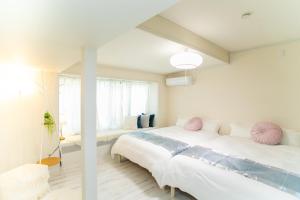 A bed or beds in a room at Miraie Yokkaichi Simizucho 2
