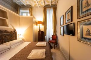 a hotel room with a bed and a tv at Boccaccio 22 in Rome
