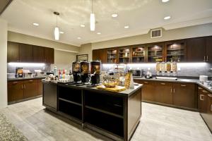 Kuchyň nebo kuchyňský kout v ubytování Homewood Suites By Hilton Phoenix Tempe Asu Area