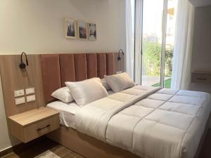 Giường trong phòng chung tại شقة فندقية في الشيخ زايد - Zayed Suites D