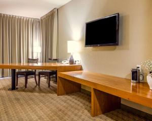 TV o dispositivi per l'intrattenimento presso Gaia Hotel & Spa, Ascend Hotel Collection