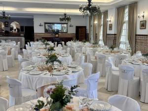 TV a/nebo společenská místnost v ubytování Hotel Chipiona + 32 fotografií