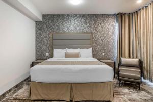 Postel nebo postele na pokoji v ubytování The Hue Hotel, Ascend Hotel Collection