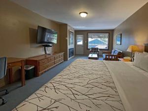 a large bedroom with a large bed and a television at The Grand Tappattoo Resort, an Ascend Collection Resort in Seguin 