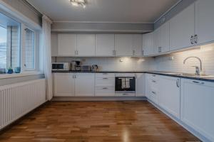 Kuchyň nebo kuchyňský kout v ubytování Longyearbyen Apartment