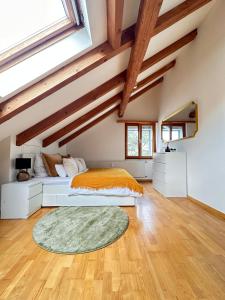 Neu! Gemütliche 2,5 Zimmer Wohnung in Winterthur客房内的一张或多张床位